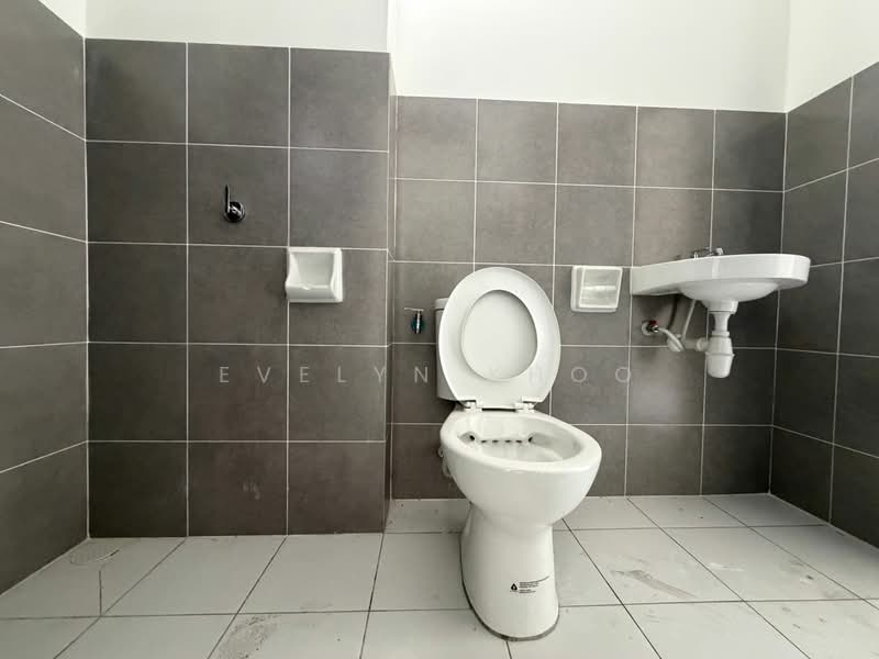 2-storey Terraced House for Sale in Taman Sari Alamanda (Serendah) - Evelyn Khoo - Bathroom - PropertyGuru.com.my
