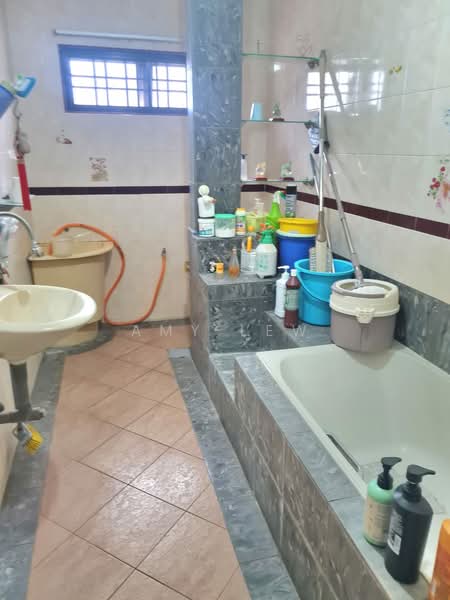 Semi-Detached House for Sale in Taman Sri Indera (Temerloh) - Amy Lew - Bathroom - PropertyGuru.com.my