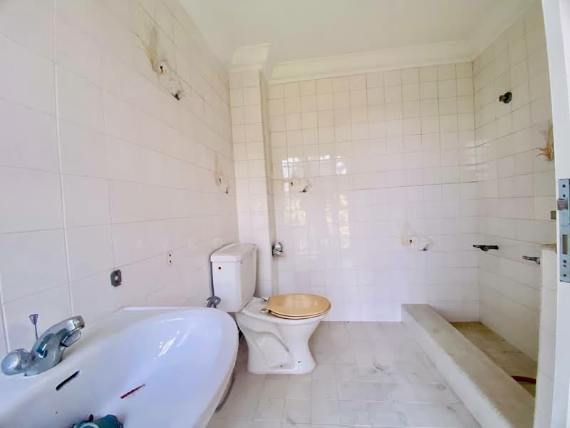 Rumah Banglo untuk Dijual di Taman Duta (Bukit Tunku (Kenny Hills)) - Azrul Ismail - Bathroom - PropertyGuru.com.my