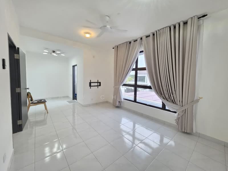 Rumah Teres 2 Tingkat untuk Disewa di Taman Mount Austin (Tebrau) - Chew Chee Yee - Living Room - PropertyGuru.com.my