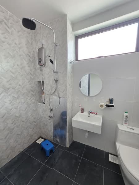 Rumah Teres 2 Tingkat untuk Disewa di Taman Mount Austin (Tebrau) - Chew Chee Yee - Bathroom - PropertyGuru.com.my