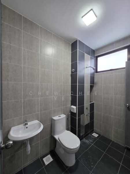 Rumah Teres 2 Tingkat untuk Disewa di Taman Mount Austin (Tebrau) - Chew Chee Yee - Bathroom - PropertyGuru.com.my