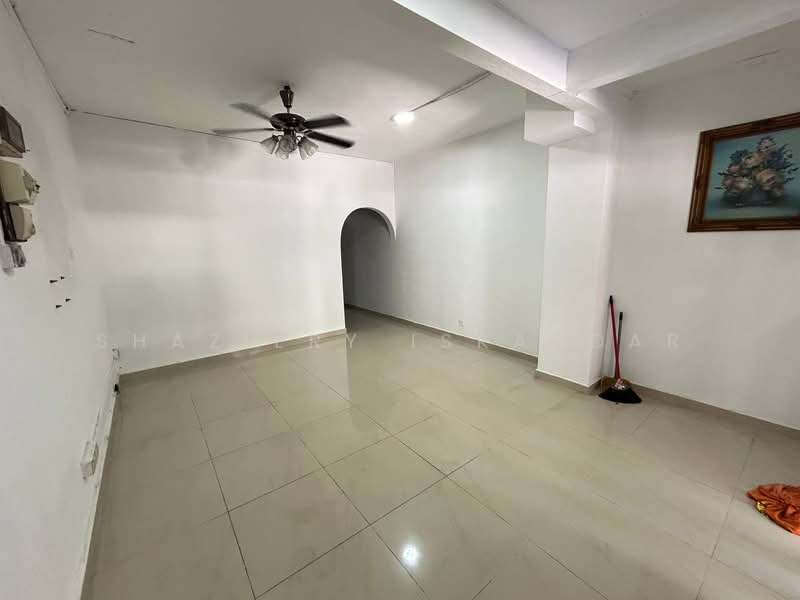 Rumah Teres 2 Tingkat untuk Dijual di Batu Caves (Selangor) - Shaziery Iskandar - Living Room - PropertyGuru.com.my