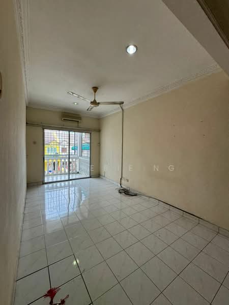 Terraced House for Sale in Sungai Buloh (Selangor) - Valerie Ng - Living Room - PropertyGuru.com.my