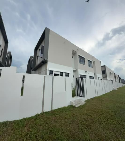 Rumah Berkembar untuk Disewa di Taman Sutera Utama (Skudai) - SC Cheng - Exterior - PropertyGuru.com.my