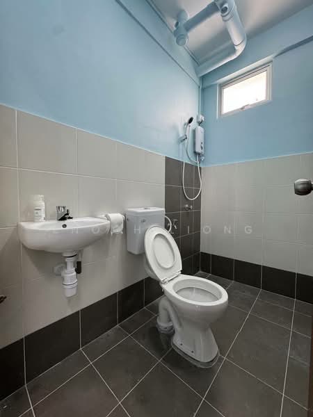 Rumah Flat untuk Disewa di PANGSAPURI CENDERA 1 - Enoch Liong - Bathroom - PropertyGuru.com.my