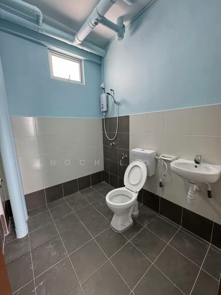 Rumah Flat untuk Disewa di PANGSAPURI CENDERA 1 - Enoch Liong - Bathroom - PropertyGuru.com.my
