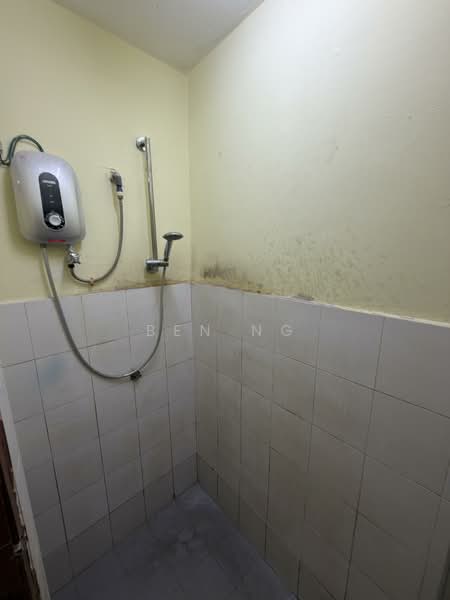 Rumah Flat untuk Disewa di Desa Satu - Ben Ng - Bathroom - PropertyGuru.com.my