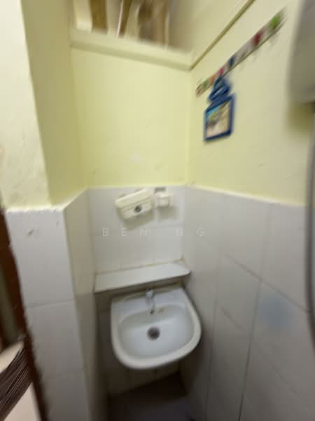 Rumah Flat untuk Disewa di Desa Satu - Ben Ng - Bathroom - PropertyGuru.com.my