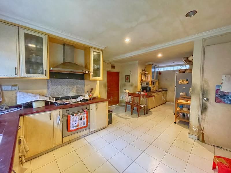 Bungalow for Sale in Seksyen 16 (Petaling Jaya) - Zaty Jasmin - Kitchen - PropertyGuru.com.my