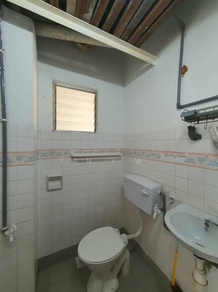Apartment for Rent at Taman Desa Batu Caves - Tan Y.W. - Bathroom - PropertyGuru.com.my