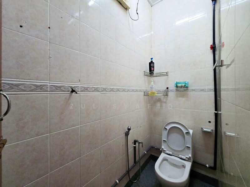 Bungalow for Sale in Kampung Sungai Pelong (Sungai Buloh) - Zul Syafiq - Bathroom - PropertyGuru.com.my