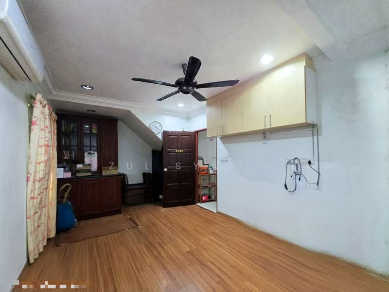 Bungalow for Sale in Kampung Sungai Pelong (Sungai Buloh) - Zul Syafiq - Living Room - PropertyGuru.com.my