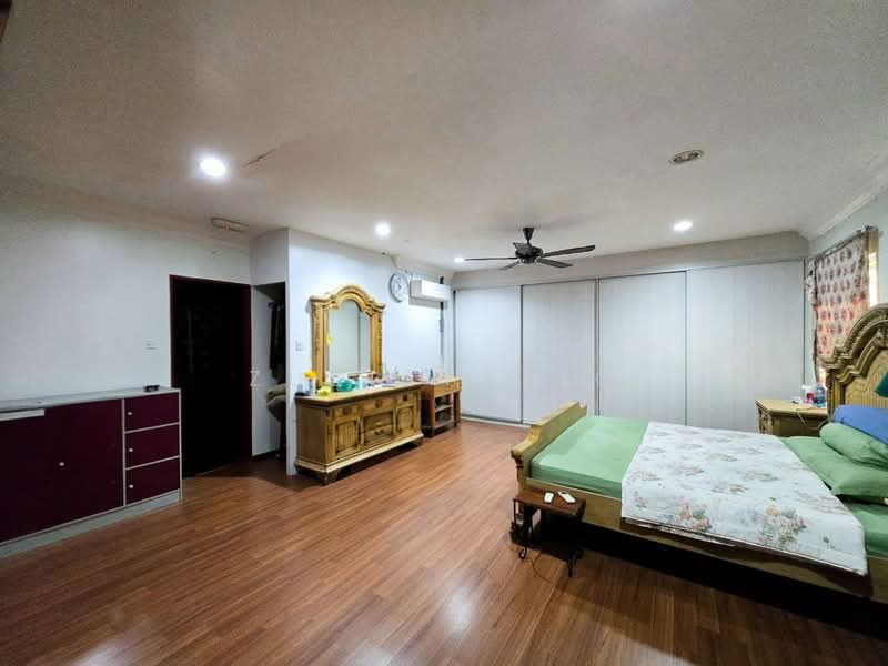 Bungalow for Sale in Kampung Sungai Pelong (Sungai Buloh) - Zul Syafiq - Master Bedroom - PropertyGuru.com.my
