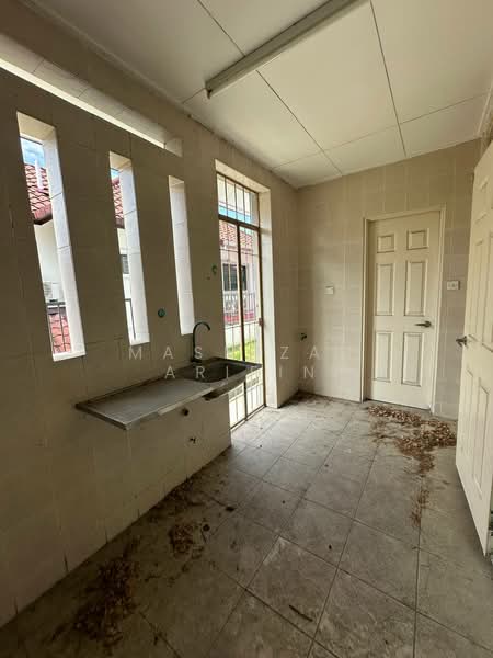 Semi-Detached House for Sale in Bandar Putra Permai (Seri Kembangan) - Masnizah Arifin - Kitchen - PropertyGuru.com.my