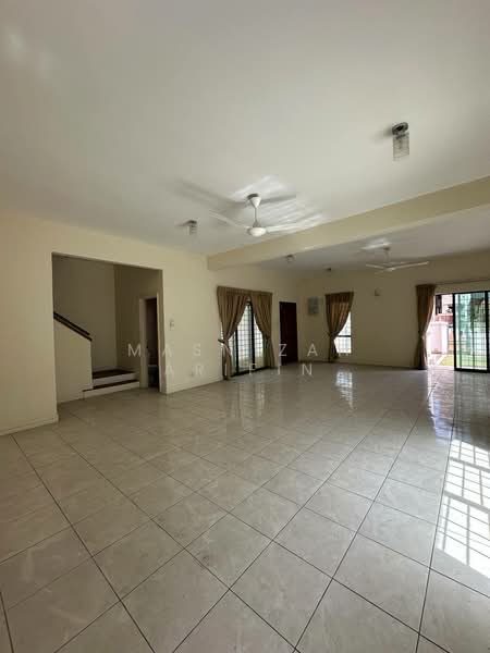 Semi-Detached House for Sale in Bandar Putra Permai (Seri Kembangan) - Masnizah Arifin - Living Room - PropertyGuru.com.my