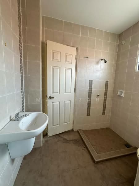 Semi-Detached House for Sale in Bandar Putra Permai (Seri Kembangan) - Masnizah Arifin - Bathroom - PropertyGuru.com.my