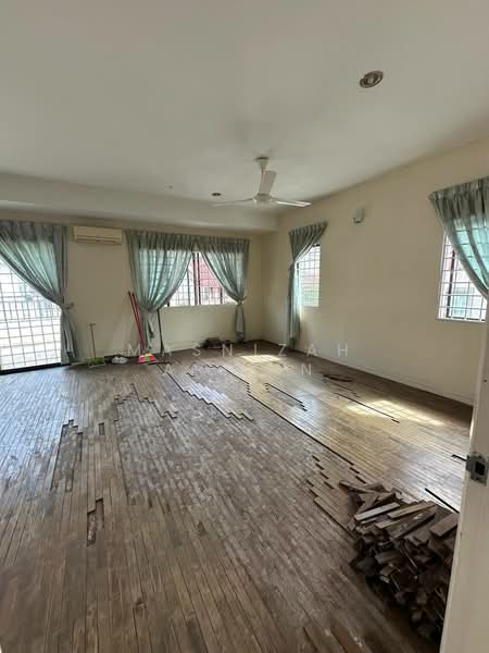 Semi-Detached House for Sale in Bandar Putra Permai (Seri Kembangan) - Masnizah Arifin - Living Room - PropertyGuru.com.my