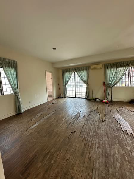 Semi-Detached House for Sale in Bandar Putra Permai (Seri Kembangan) - Masnizah Arifin - Living Room - PropertyGuru.com.my