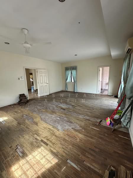 Semi-Detached House for Sale in Bandar Putra Permai (Seri Kembangan) - Masnizah Arifin - Living Room - PropertyGuru.com.my