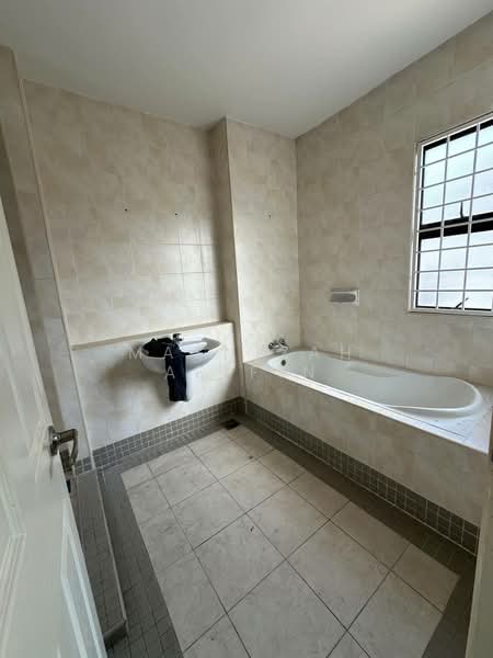 Semi-Detached House for Sale in Bandar Putra Permai (Seri Kembangan) - Masnizah Arifin - Bathroom - PropertyGuru.com.my