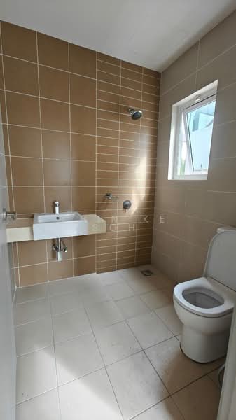 Semi-Detached House for Sale in Puchong (Selangor) - Chin Ke Soh - Bathroom - PropertyGuru.com.my