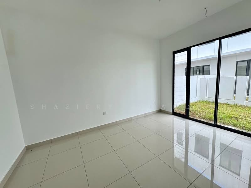 Rumah Berkembar untuk Dijual di Elmina (Shah Alam) - Shaziery Iskandar - Living Room - PropertyGuru.com.my