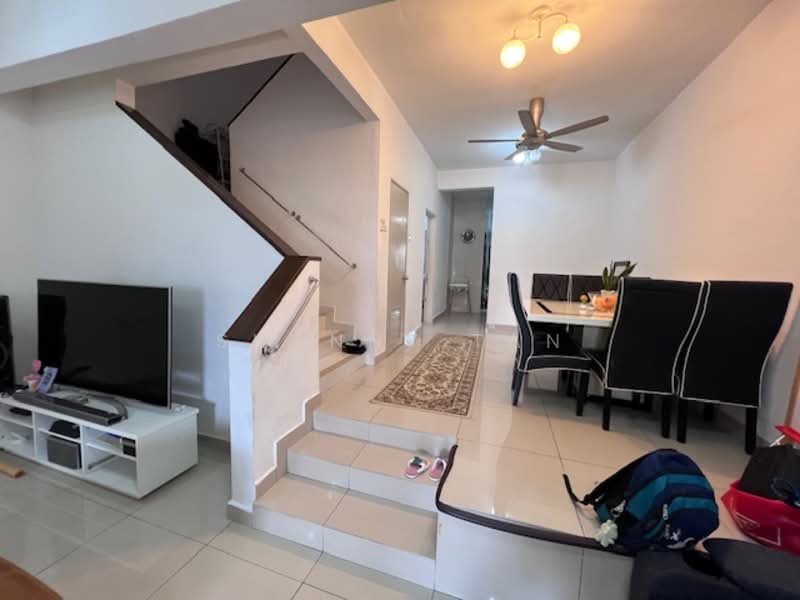 Rumah Teres 2 Tingkat untuk Dijual di Bandar Sungai Long (Selangor) - Shanny Tan - Living Room - PropertyGuru.com.my