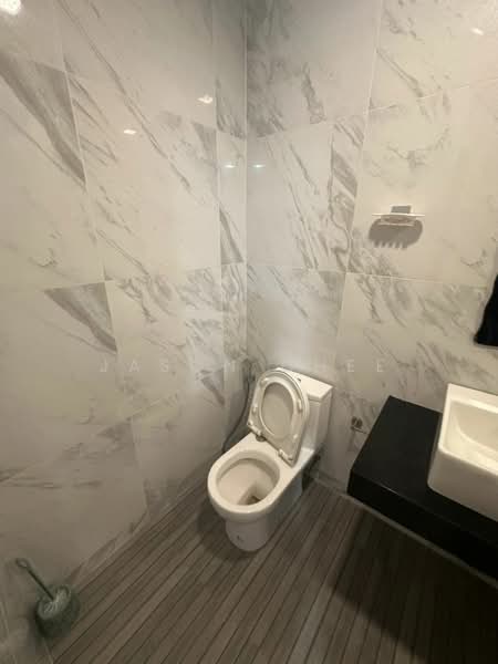 Servis Apartment untuk Disewa di Emporis - Jason Chee - Bathroom - PropertyGuru.com.my
