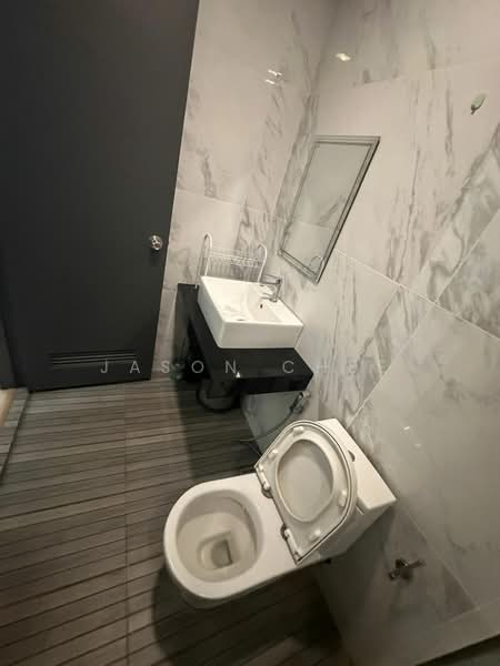 Servis Apartment untuk Disewa di Emporis - Jason Chee - Bathroom - PropertyGuru.com.my