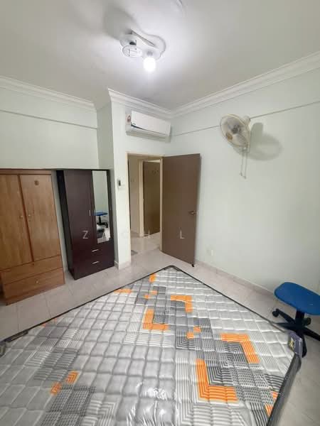Apartment for Sale at Bayu Puteri 2 - Zach Law - Bedroom - PropertyGuru.com.my