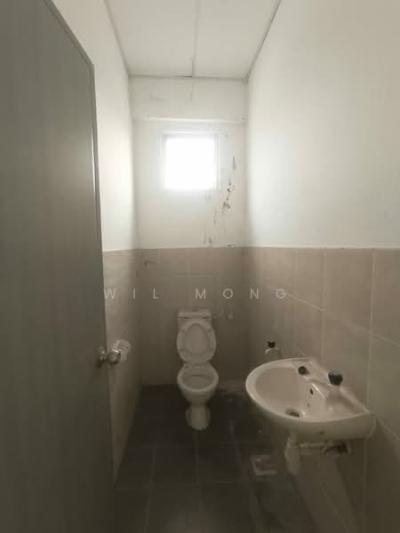 Semi-D Factory for Rent in Taman Scientex Senai (Senai) - Wil Mong - Bathroom - PropertyGuru.com.my