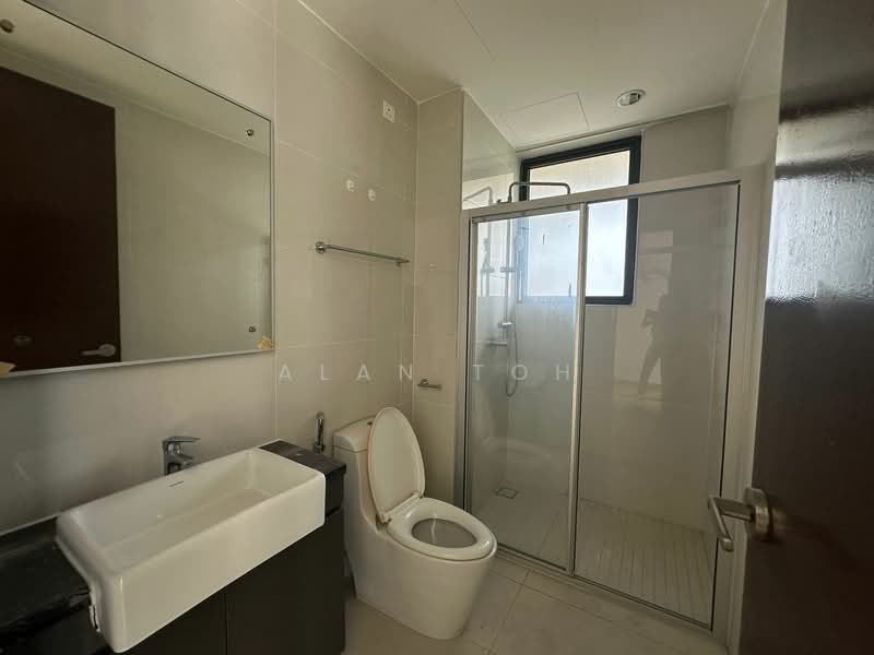 Kondominium untuk Dijual di Royal Strand @ Country Garden Danga Bay - Alan Toh - Bathroom - PropertyGuru.com.my