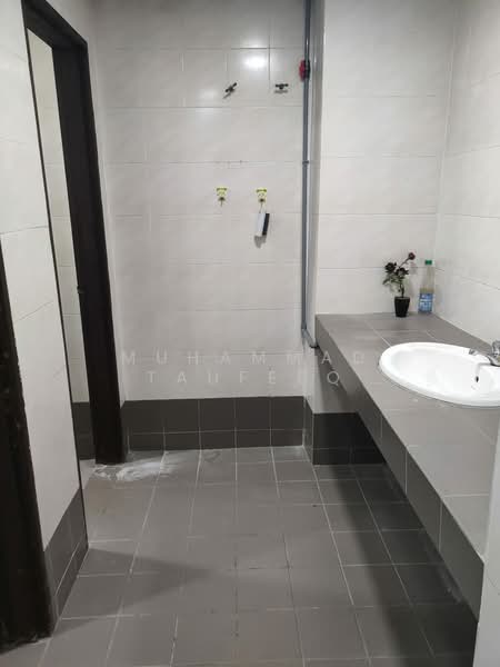 Shop / Office for Rent in Shah Alam (Selangor) - Muhammad Taufeeq - Bathroom - PropertyGuru.com.my