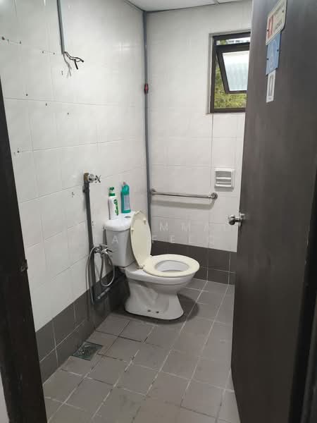 Shop / Office for Rent in Shah Alam (Selangor) - Muhammad Taufeeq - Bathroom - PropertyGuru.com.my