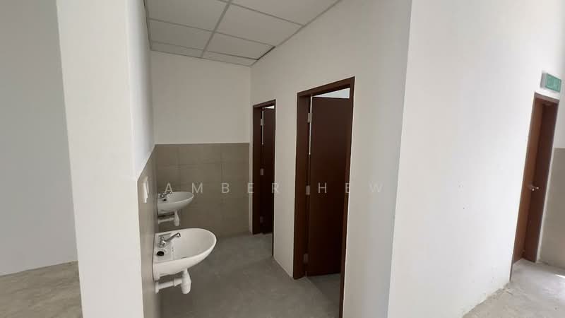 Shop / Office for Rent in Austin Crest (Johor Bahru) - Amber Hew - Bathroom - PropertyGuru.com.my