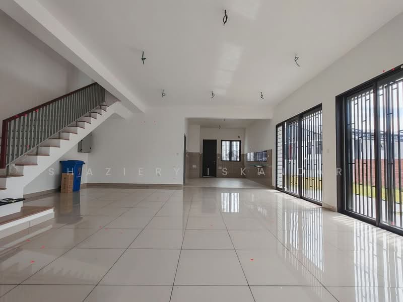 2-storey Terraced House for Sale in Elmina (Shah Alam) - Shaziery Iskandar - Living Room - PropertyGuru.com.my