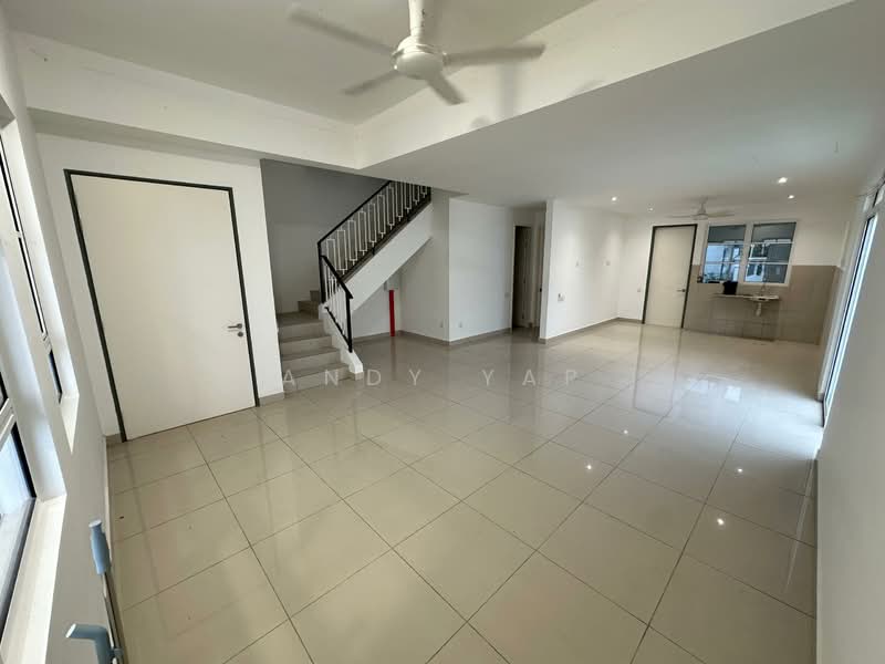Rumah Teres 2 Tingkat untuk Dijual di Bandar Country Homes (Rawang) - Andy Yap - Living Room - PropertyGuru.com.my