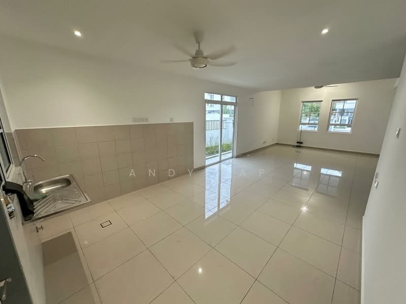 Rumah Teres 2 Tingkat untuk Dijual di Bandar Country Homes (Rawang) - Andy Yap - Living Room - PropertyGuru.com.my
