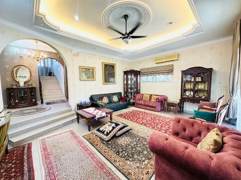 Rumah Banglo untuk Dijual di Seksyen 11 (Shah Alam) - Amirun Kinanah - Living Room - PropertyGuru.com.my