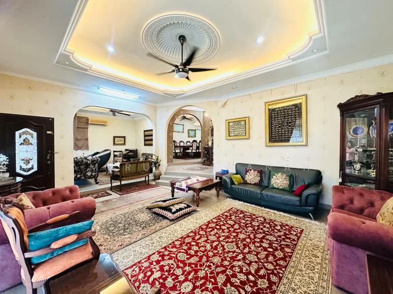 Rumah Banglo untuk Dijual di Seksyen 11 (Shah Alam) - Amirun Kinanah - Living Room - PropertyGuru.com.my