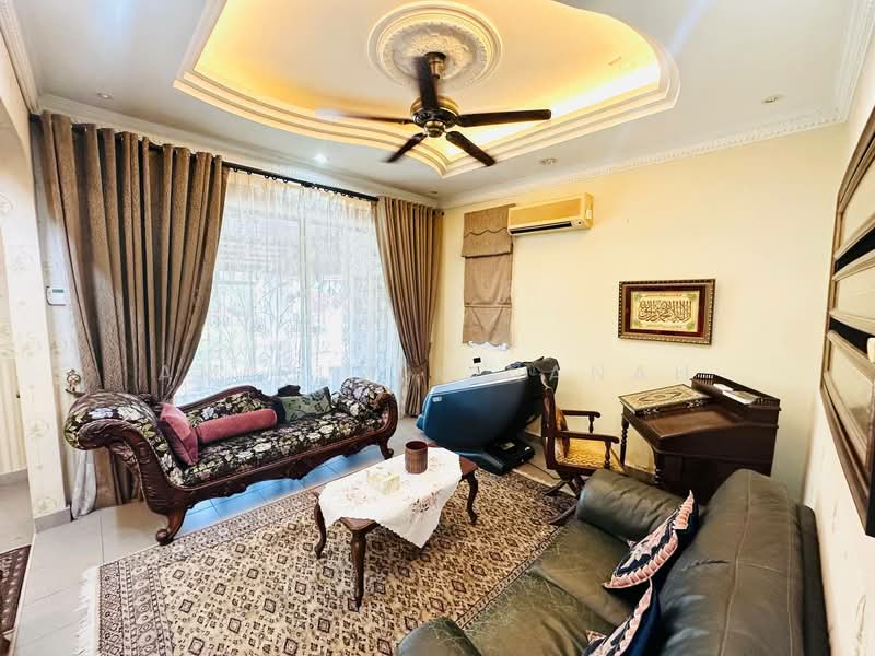 Rumah Banglo untuk Dijual di Seksyen 11 (Shah Alam) - Amirun Kinanah - Living Room - PropertyGuru.com.my