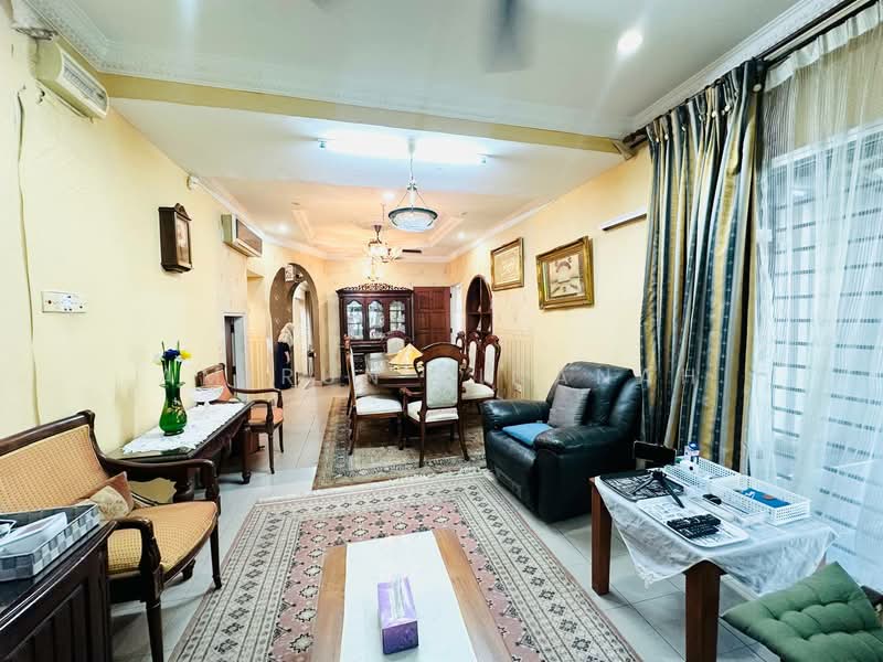 Rumah Banglo untuk Dijual di Seksyen 11 (Shah Alam) - Amirun Kinanah - Living Room - PropertyGuru.com.my