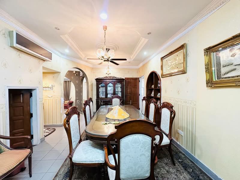 Rumah Banglo untuk Dijual di Seksyen 11 (Shah Alam) - Amirun Kinanah - Dining Room - PropertyGuru.com.my