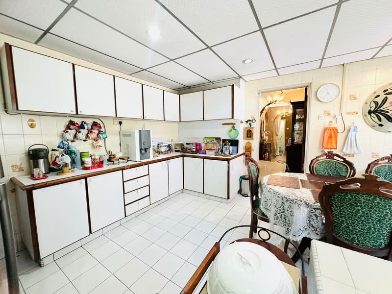 Rumah Banglo untuk Dijual di Seksyen 11 (Shah Alam) - Amirun Kinanah - Kitchen - PropertyGuru.com.my