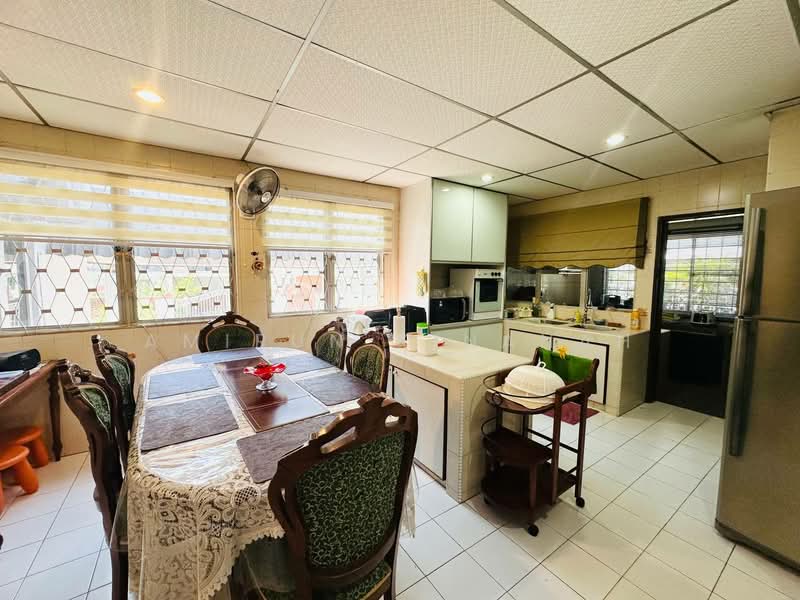 Rumah Banglo untuk Dijual di Seksyen 11 (Shah Alam) - Amirun Kinanah - Kitchen - PropertyGuru.com.my