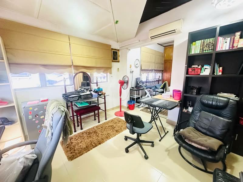 Rumah Banglo untuk Dijual di Seksyen 11 (Shah Alam) - Amirun Kinanah - Living Room - PropertyGuru.com.my