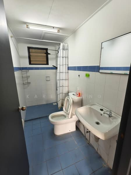 Pangsapuri untuk Disewa di Bukit Belimbing - Karen Tang - Bathroom - PropertyGuru.com.my