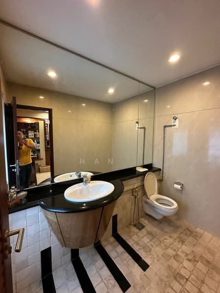 Rumah Berkembar untuk Dijual di Taman Overseas Union (Taman Oug) (Jalan Klang Lama (Old Klang Road)) - Han . - Bathroom - PropertyGuru.com.my