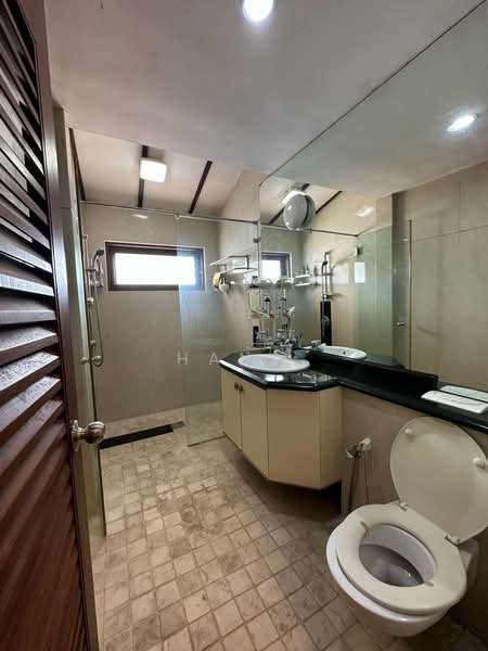 Rumah Berkembar untuk Dijual di Taman Overseas Union (Taman Oug) (Jalan Klang Lama (Old Klang Road)) - Han . - Bathroom - PropertyGuru.com.my